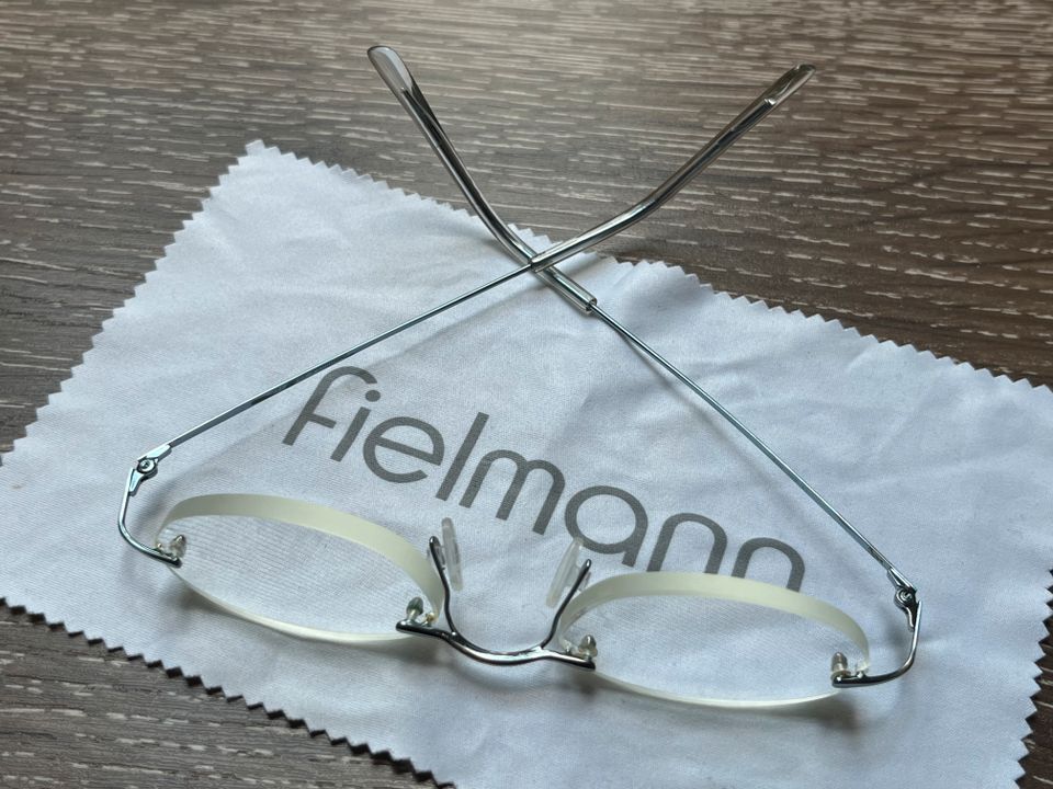 Fielmann Brille / Lesebrille Stärke +2,75 und +2,50 in Hamburg