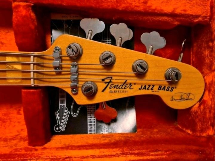 Fender Marcus Miller V5 Jazz Bass Gitarre in München