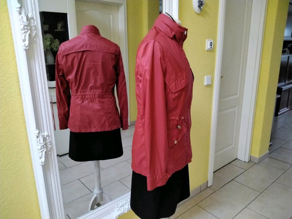 Jacke von Tommy Hilfiger, Kleid von Desigual gr. 38/40 in Nennhausen