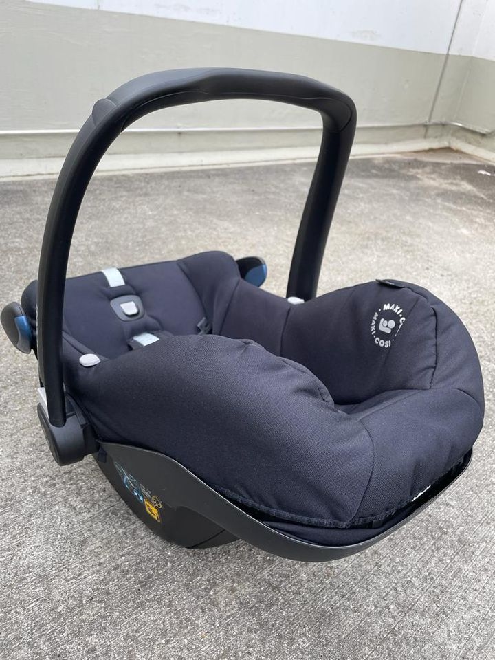 Maxi-Cosi Rock Essential Babyschale Kindersitz in Gundelfingen