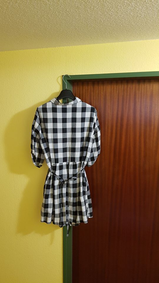 Longbluse im Hemdstil;schwarz/weiß/grau Gr.42/44(s.Maße) in Ehingen (Donau)