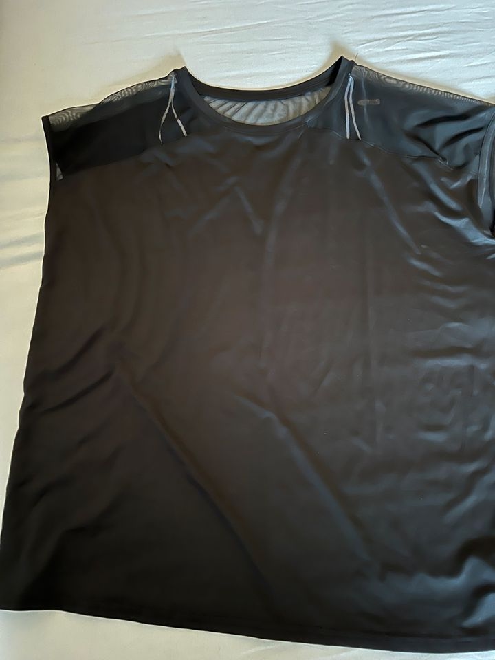 Sportshirt schwarz gr 48 neuwertig in Daleiden