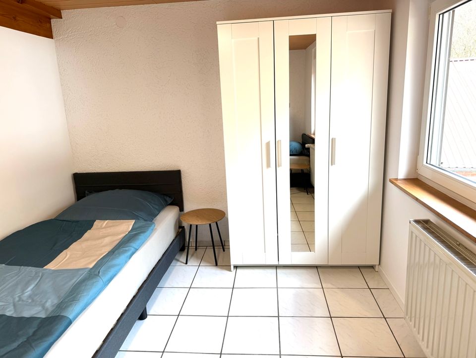 Monteurswohnung mit 5 Betten ab sofort zu vermieten ! in Bad Hersfeld