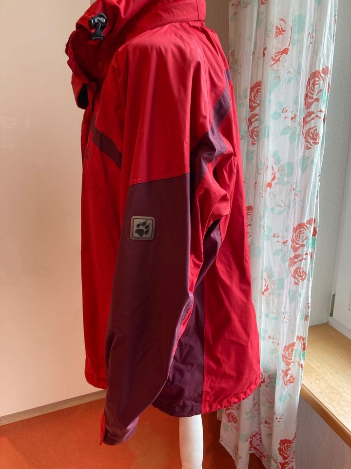 Jack Wolfskin Jacke rot in Bottrop