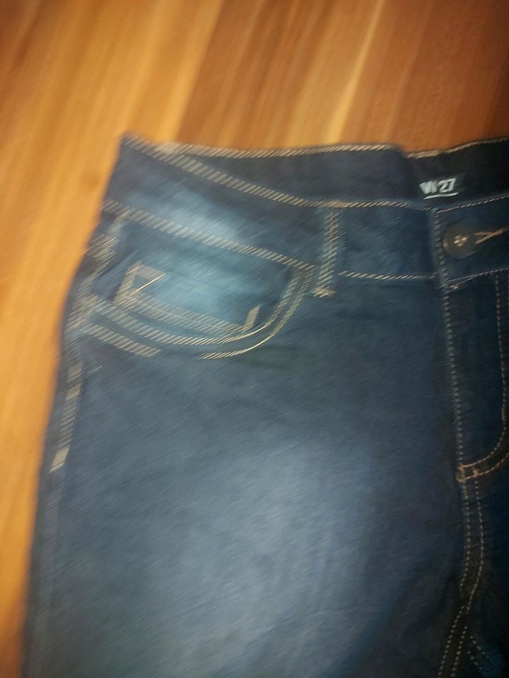 Jeans Kurz Blau W 27 in Wendehausen