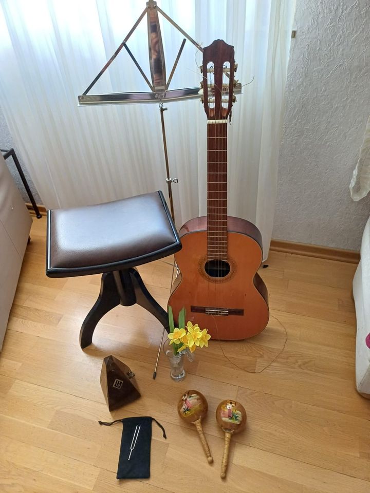 Musikinstrumente mit Zubehör in Koblenz