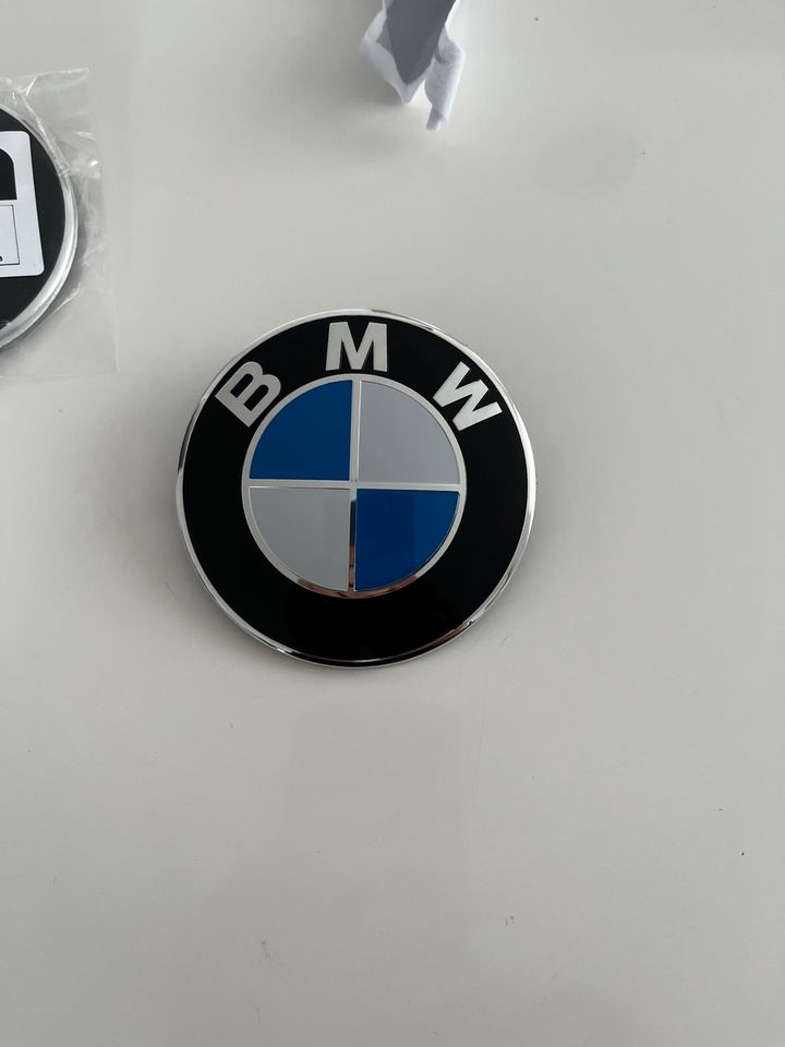 Bmw emblem logo 82mm in Bremen