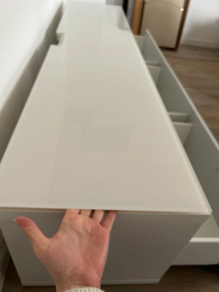 Ikea Besta TV Schrank mit Hängeschränken grau in Düsseldorf