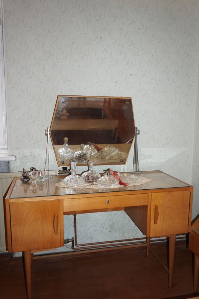 Vintage Hellerau Schlafzimmer 50er Jahre 5 Möbel Schminktisch .. in Doberschau