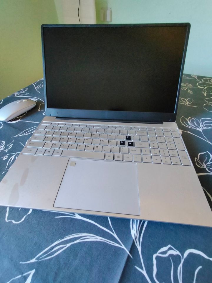 Professional Laptop GamingLaptop 2,4 GHz in Montabaur