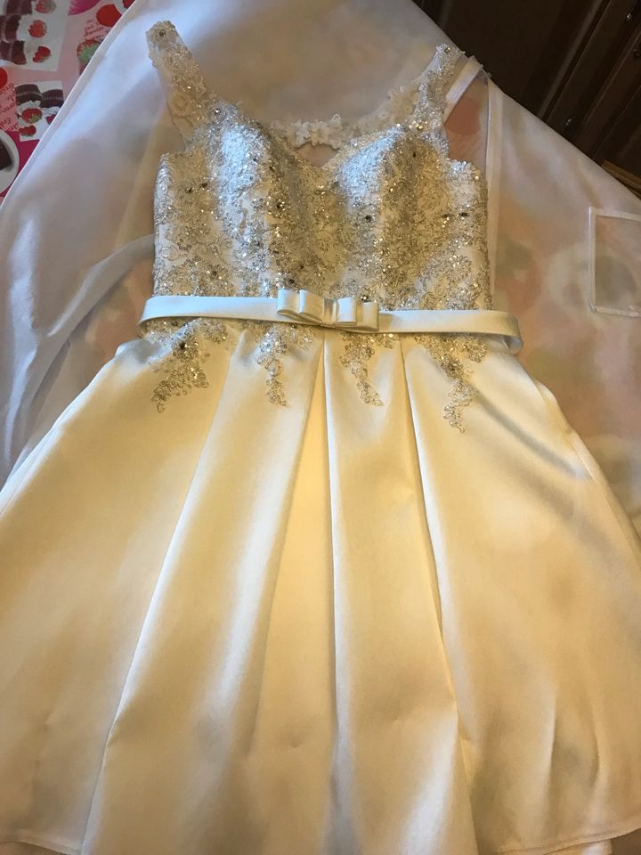 BRAUTKLEID HOCHZEITSKLEID PAILLETTEN STRASS PERLEN NEU 38/40 in Neunkirchen