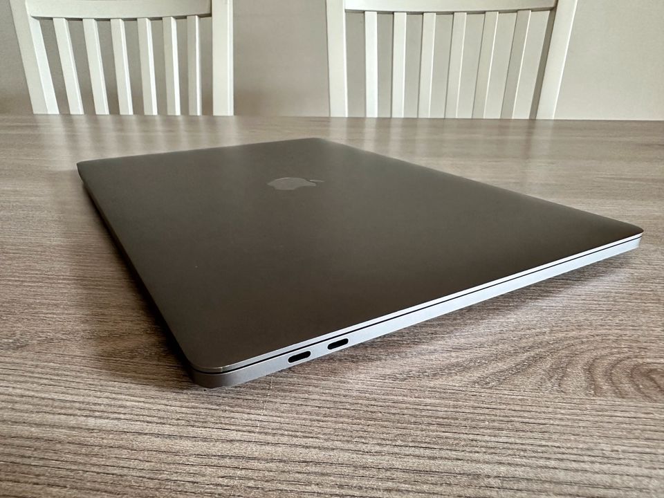 Macbook pro 2019 15,4zoll in gutem Zustand in Nürnberg (Mittelfr)