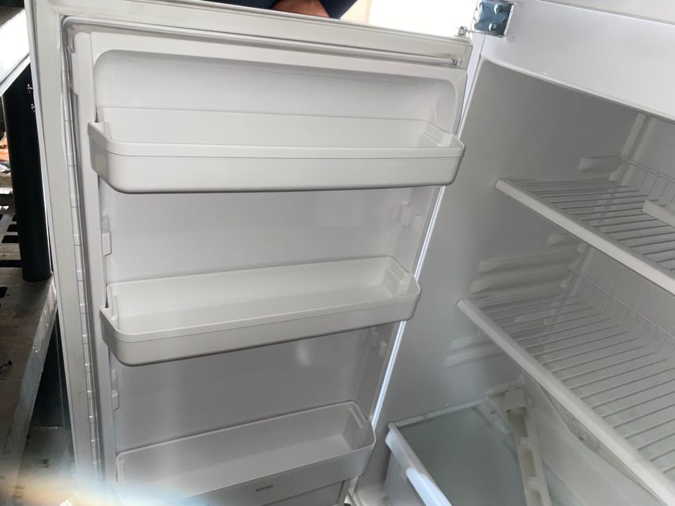 1,40 m Kühlschrank 2 Wochen im Gebrauch gewesen. in Bochum