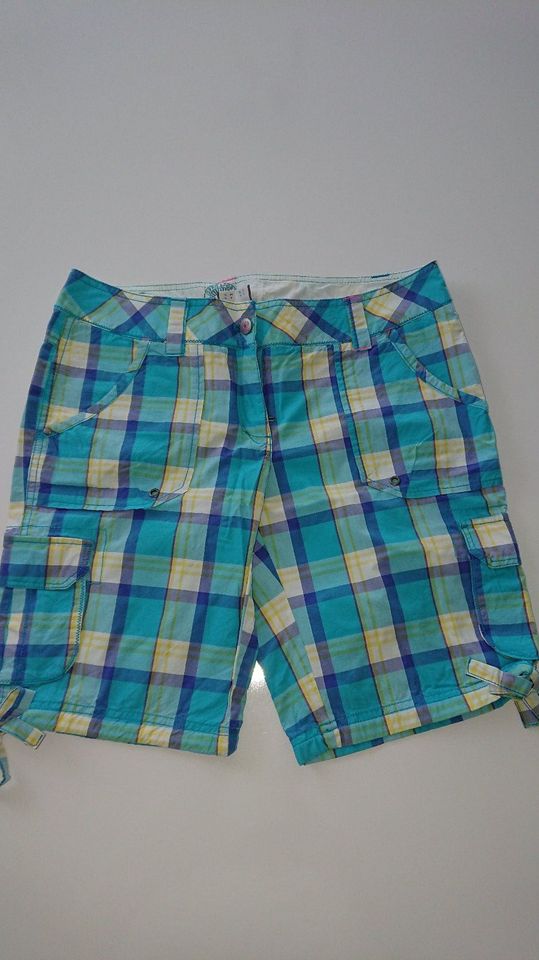 Esprit Damen Shorts kurze Hose Caprihose kariert bunt 2 Stk. Gr.M in Arnstadt