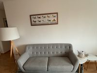 Couch im Chesterfield-Design, hellgrau Hessen - Friedrichsdorf Vorschau