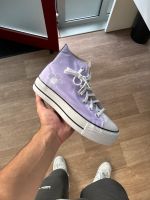 Lila Converse Platform 39.5 mit Blumen Motiv NEU Nordrhein-Westfalen - Dülmen Vorschau