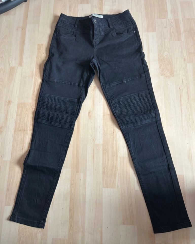 Damen Jeans Größe 40 in Villmar