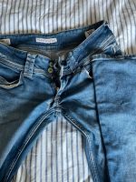 Verschenke fürs Upcycling: Defekte Jeans Rostock - Krummendorf Vorschau