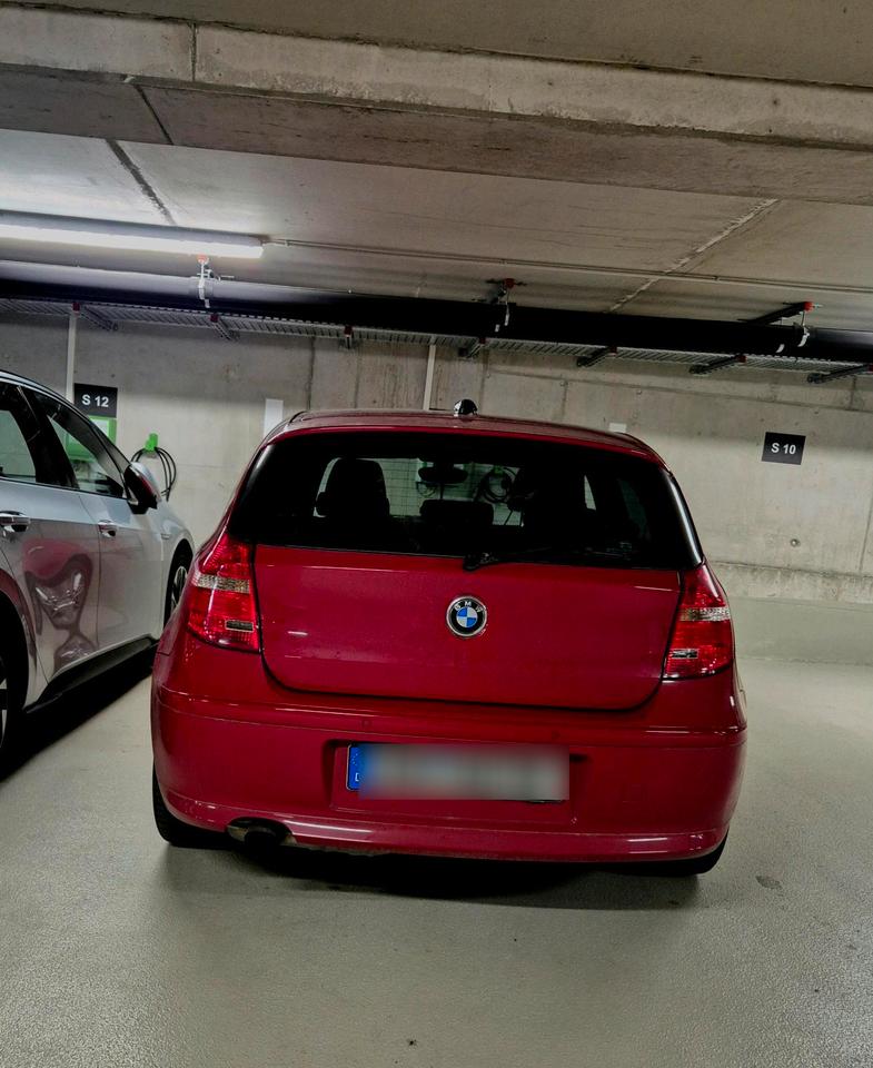 BMW 1er Facelift 118i 2.Hand/Leder/LED Griff/Start-Stop/SHZ/ in Allensbach