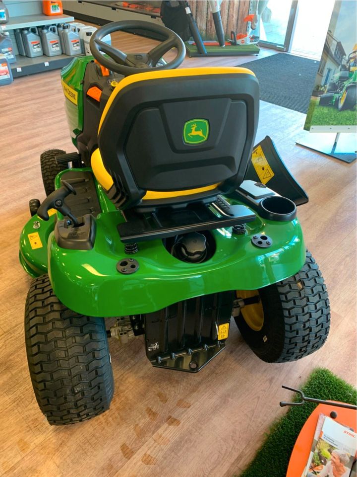 John Deere X127 Rasentraktor, Aufsitzmäher in Barum b Bad Bevensen