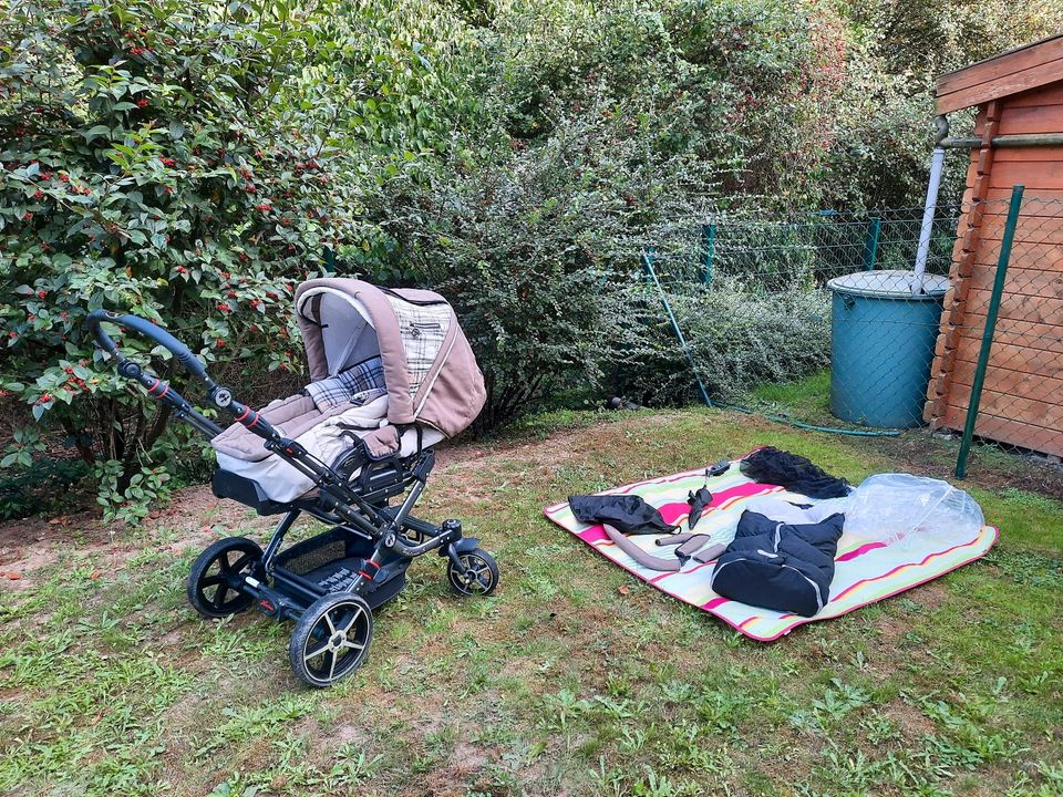 Hartan Topline S Kinderwagen mit Fußsack und weiterem Zubehör in Regenstauf