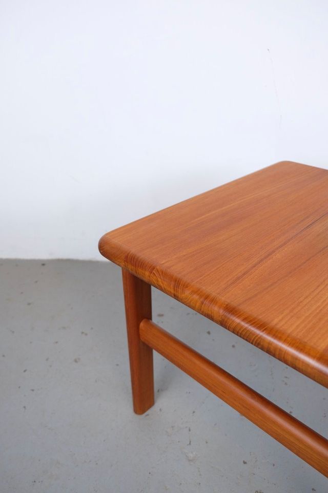 Mid Century Couchtisch Tisch Beistelltisch dänisch Teak 60er 70er in Gießen