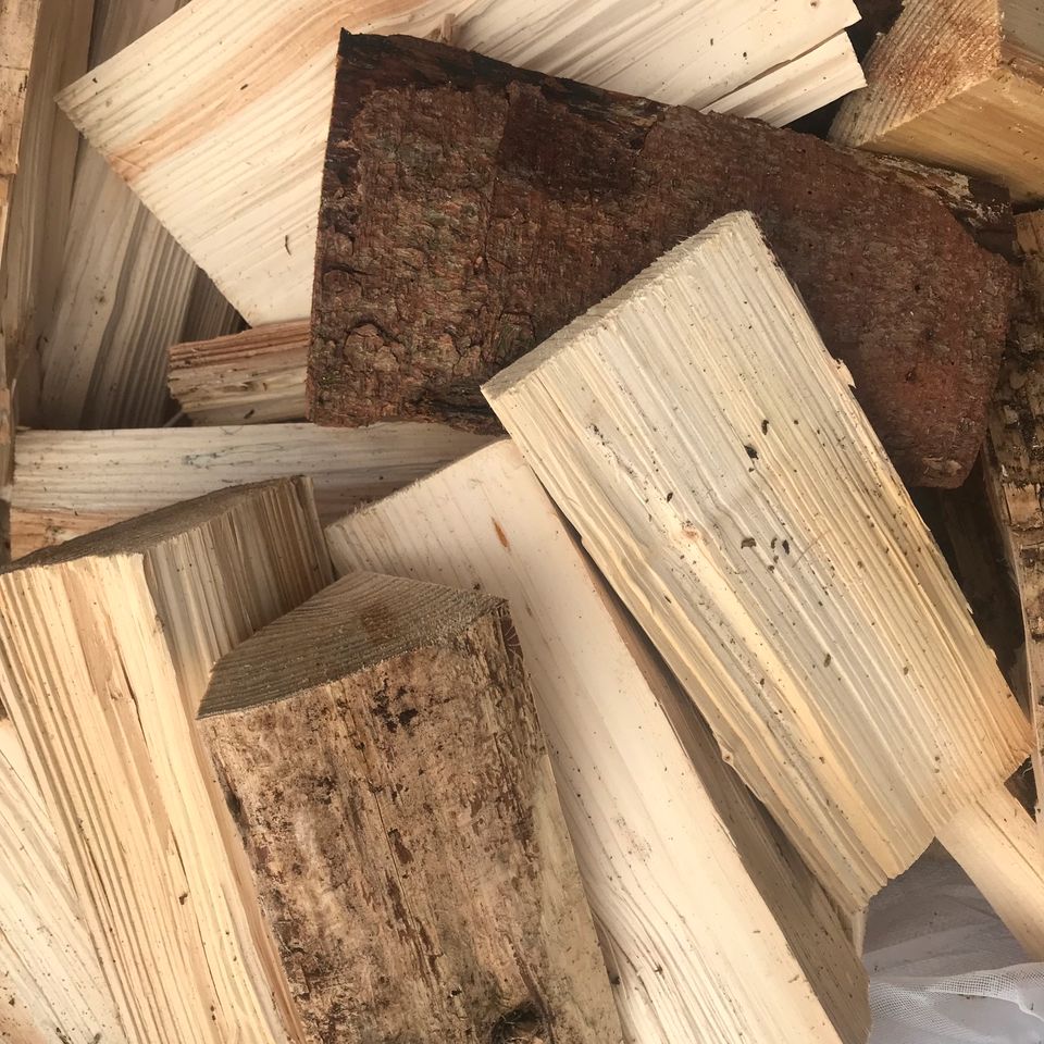 Brennholz Fichte Kaminholz Holz in Mengerskirchen