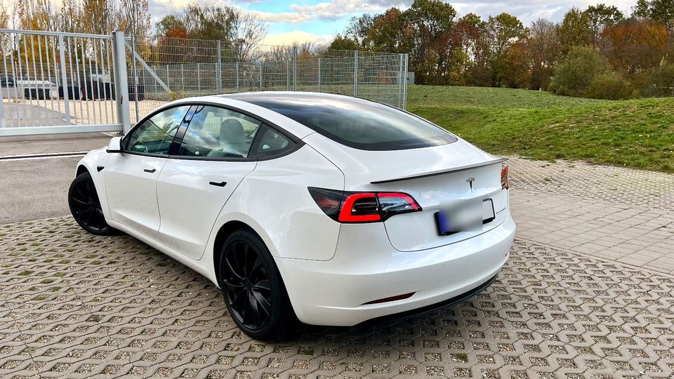 Tesla Model 3 Performance 2021 Premium weis inkl. WR in Bernhardswald