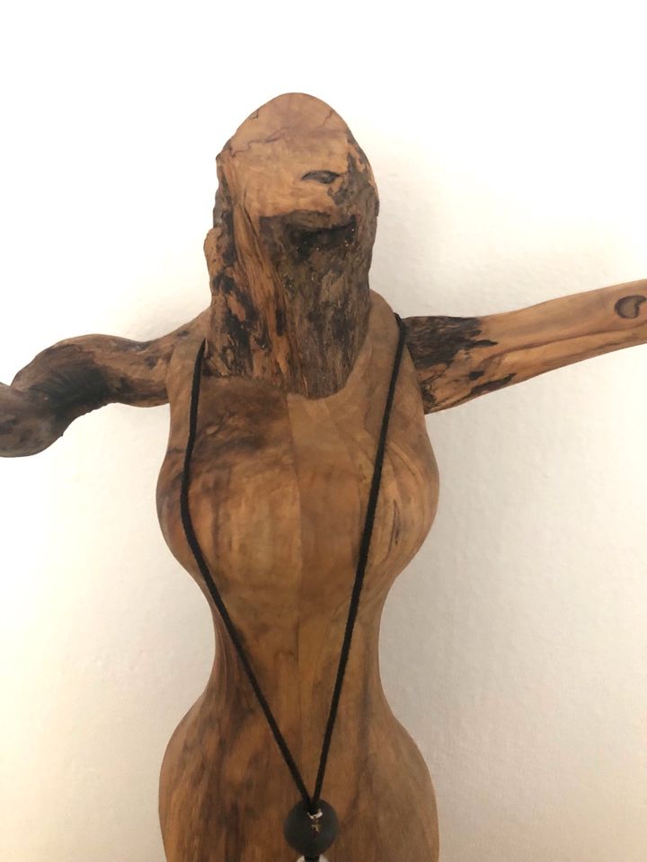 Holzskulptur Schmuckfigur Echtholz 40 cm in Neutraubling