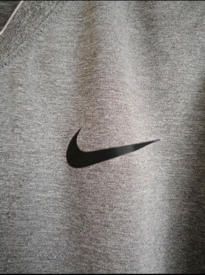 Nike Pro T-Shirt in Ostritz