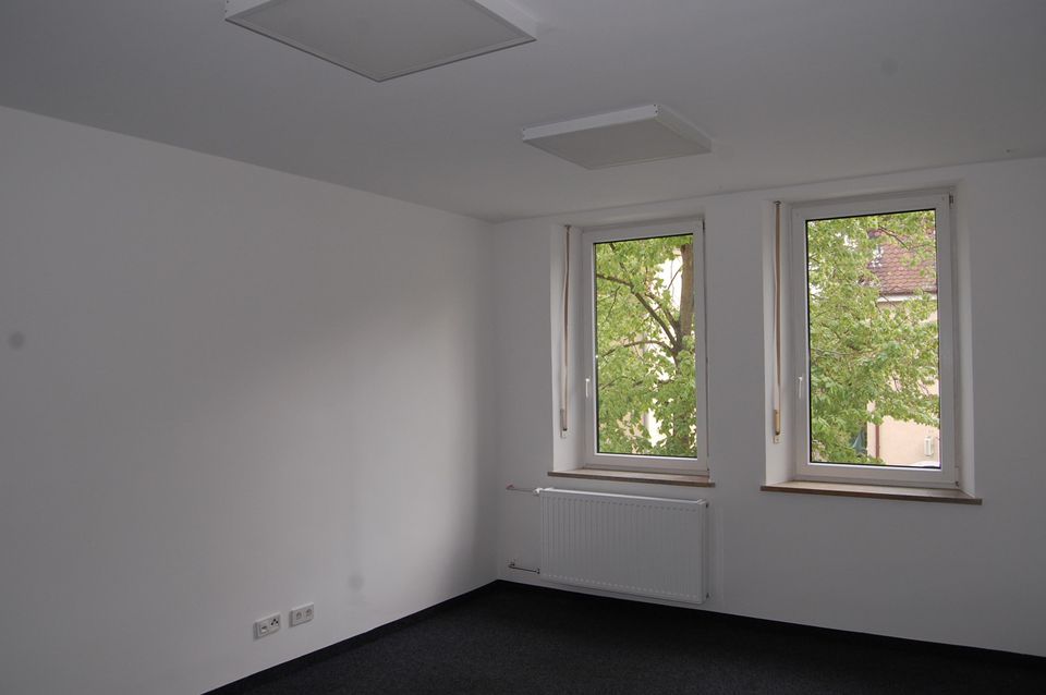 ... 3,5-Zimmer-Whg 1.OG mit ca. 30m² Dachterrasse und Einbauküche in zentraler Lage Straubing ... in Straubing