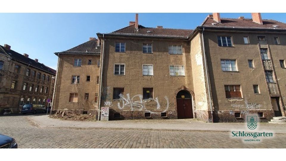 Renovierungs-Chance: Historisches Mehrfamilienhaus mit 24 Wohneinheiten wartet auf neuen Glanz. in Dessau-Roßlau