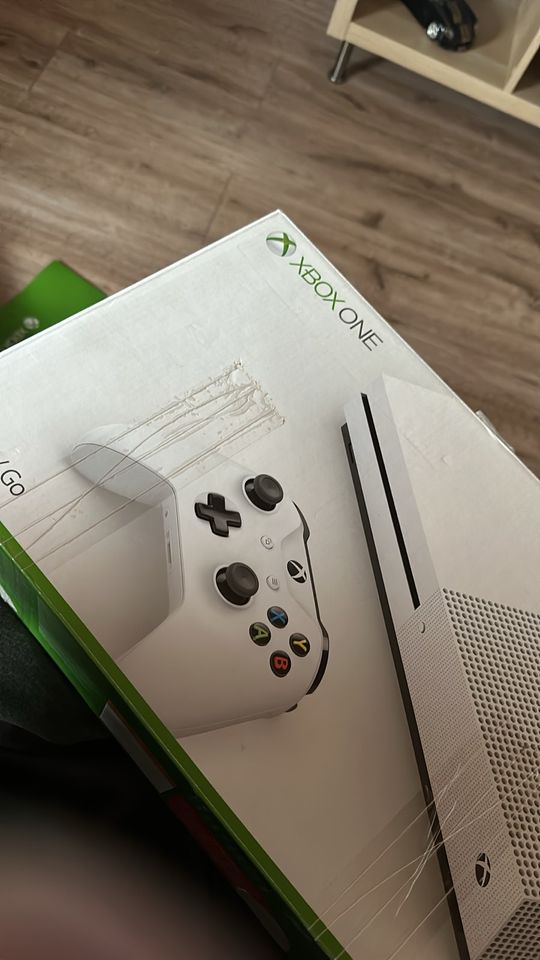 Xbox one s 500GB in Losheim am See