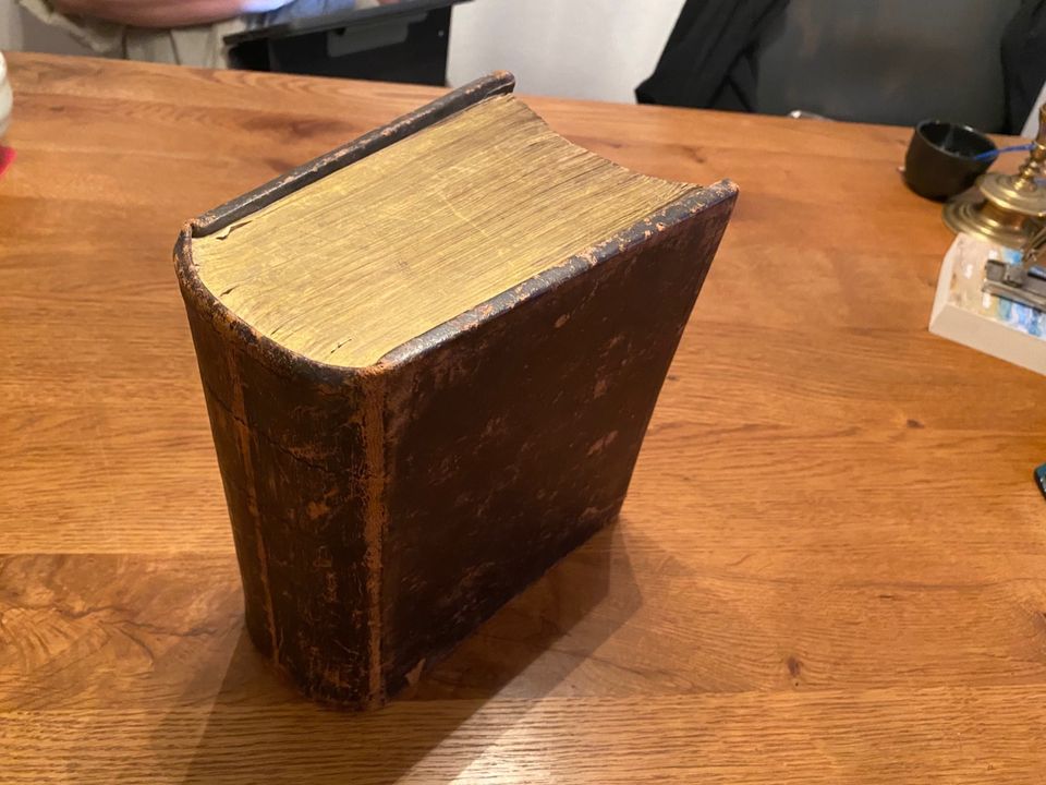 Antikes Buch von Johann Arnd von 1734 in München