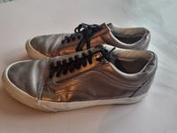 Vans Größe 42 in lila metallic / schwarz Niedersachsen - Lüneburg Vorschau