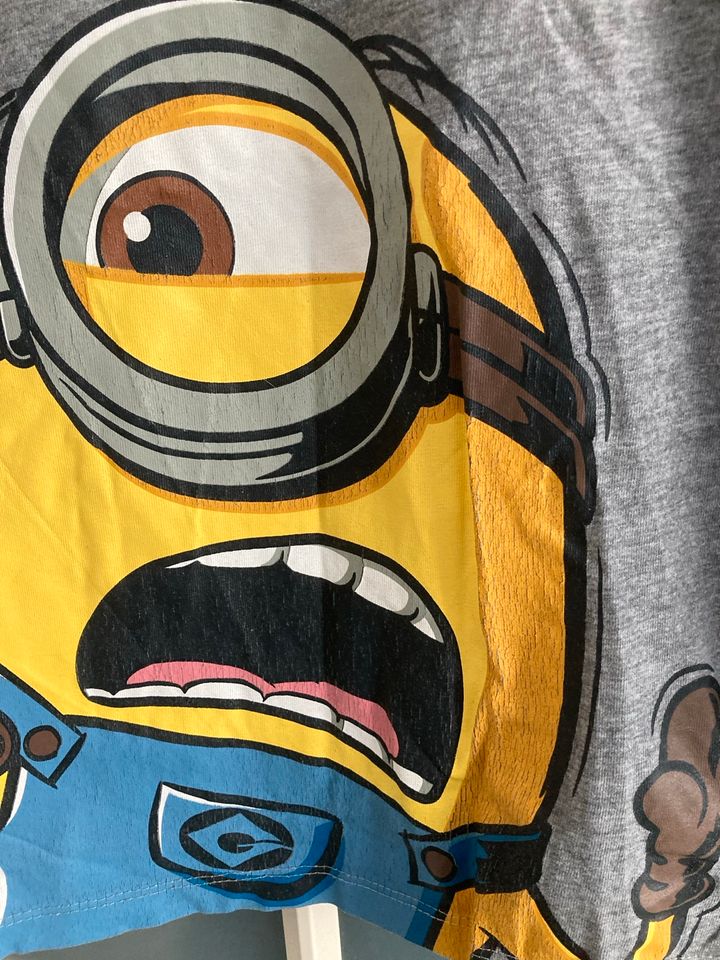 Minions Langarmshirt Größe 140 in Berlin