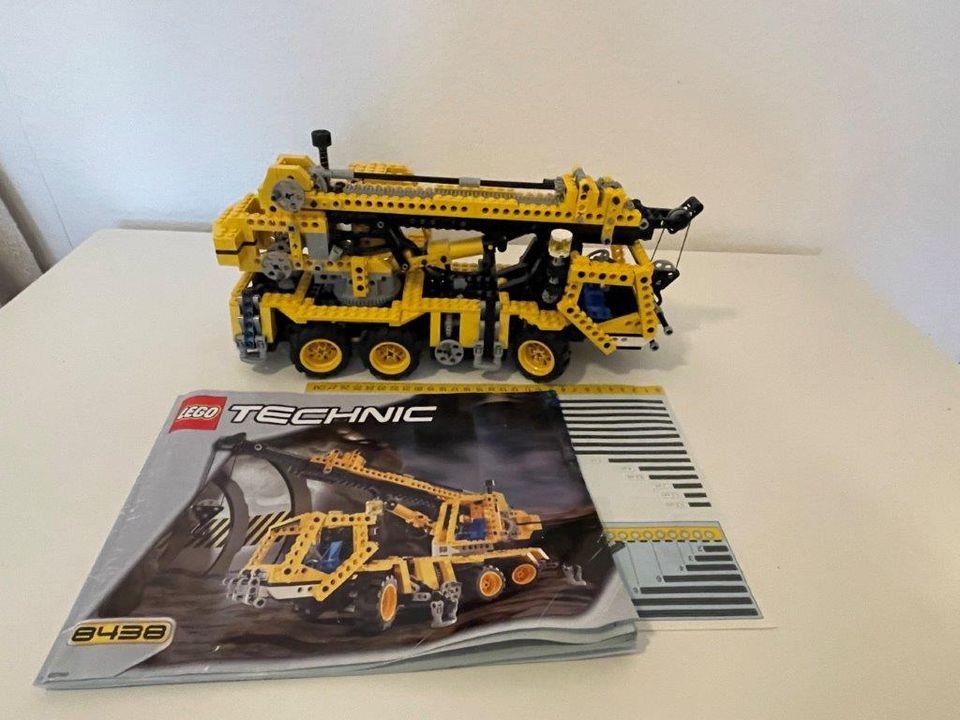 Lego Technic Technik 8438 Mobilkran in Berlin