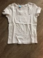 Tommy Hilfiger T-Shirt weiß 110 Niedersachsen - Hildesheim Vorschau