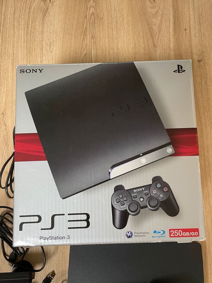 PlayStation 3 +2 Controller + 2 Move Controller +Kamera+ 8 Spiele in Neuenstadt