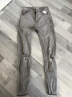 Graue Skinnyjeans mit Löchern Nordrhein-Westfalen - Neuss Vorschau