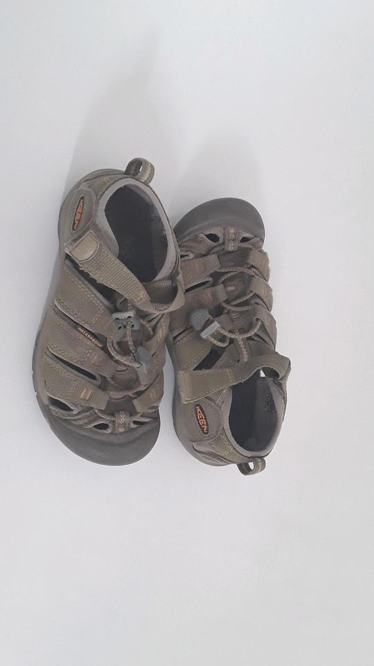 Sandalen Keen Gr. 32/33 20 cm eher 30/31 in Berlin