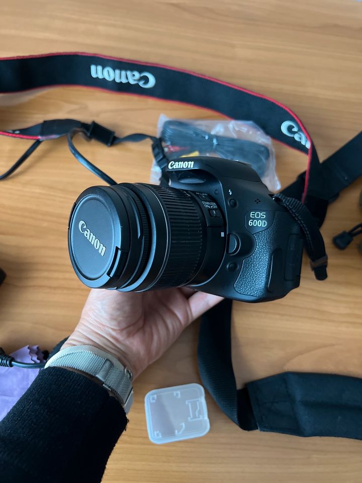 Spiegelreflexkamera Canon EOS 600 D Tasche+Zubehör in Vettelschoß