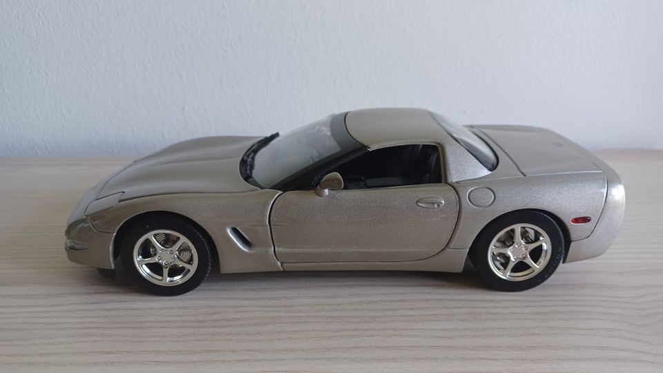 Hot Wheels Chevrolet Corvette 2000 Modellauto 1:18 aus Sammlung in Naila