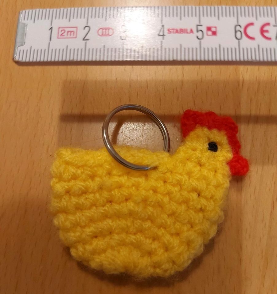Entzückender Hühnchen  - Schlüsselanhänger gelb  gehäkelt Huhn in Oberursel (Taunus)