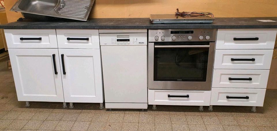 Küche Küchenzeile inkl E-Geräte in Homburg