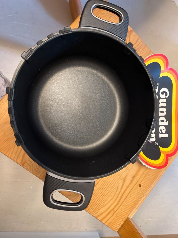 Gundel Bratentopf 24 cm NEU in Mannheim