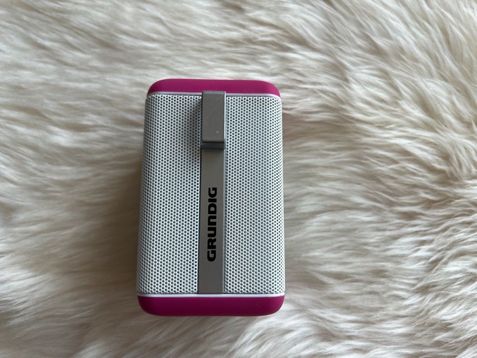 Grundig GSB 110 Bluetooth Lautsprecher pink weiß in Bremerhaven