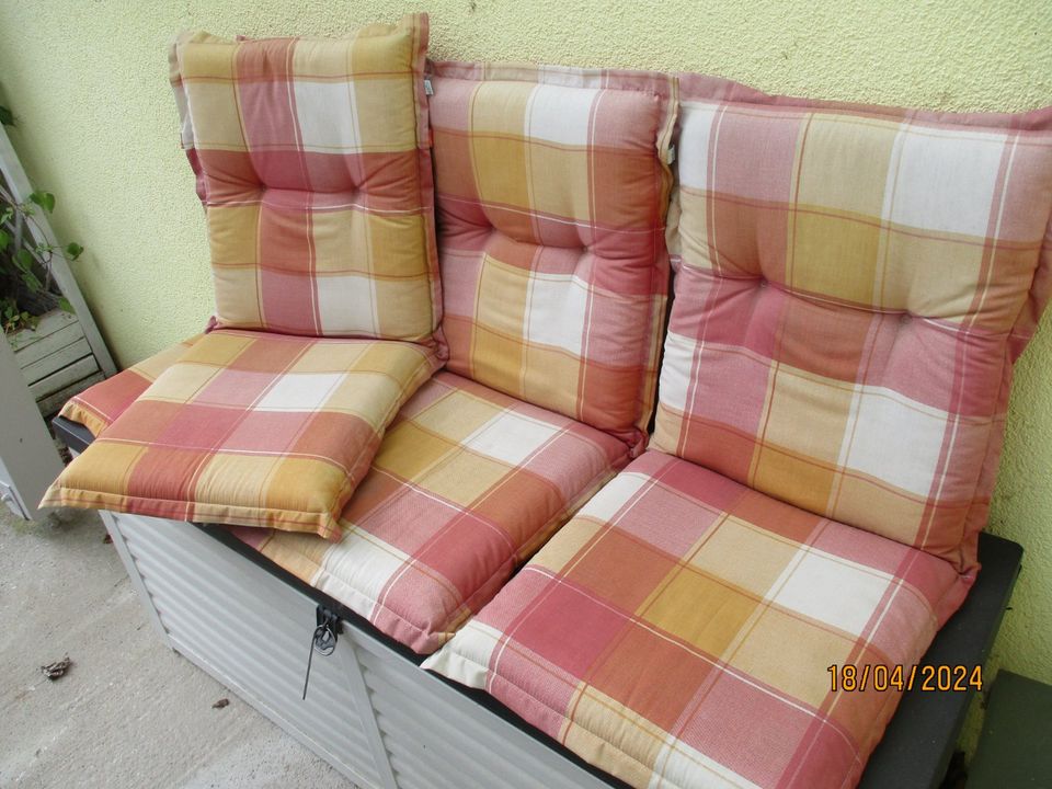 4 Sitzpolster für Gartenstühle orange/gelb/weiß in Bechtheim Rheinhessen