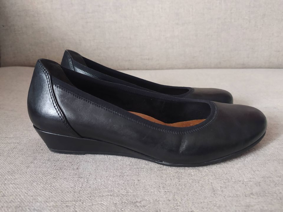 schwarze Pumps, Jana, Keilabsatz, Gr. 38 (5), Weite H in Berlin