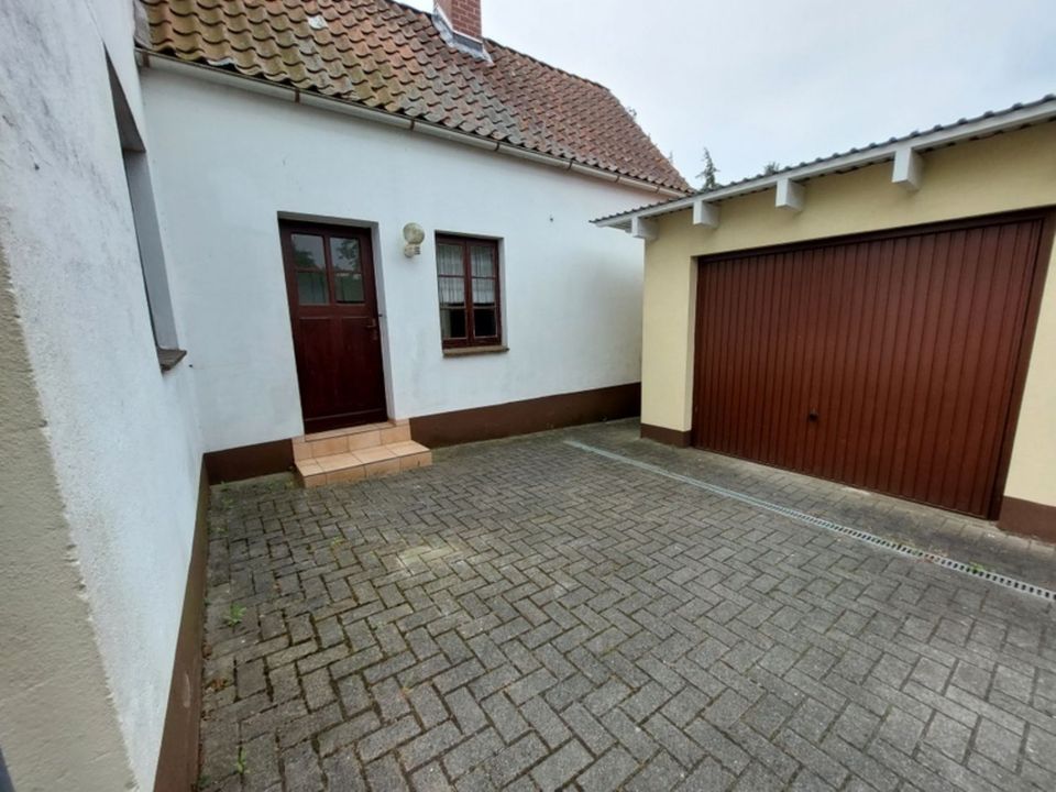 2 Familienhaus in ruhiger Seitenstraße von Hipstedt  sucht neue Besitzer - EG Wohnung frei in Basdahl